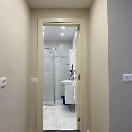 Komatas Modern In Bllok Area Appartement Tirana